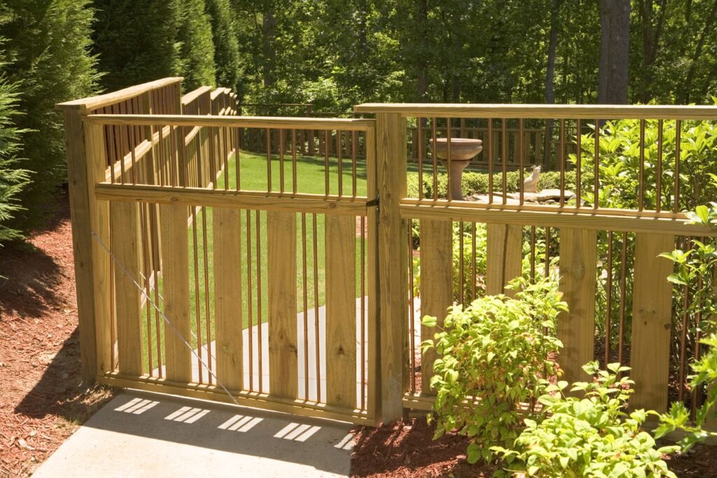 Custom fence Copper + wood gate low-res 2005