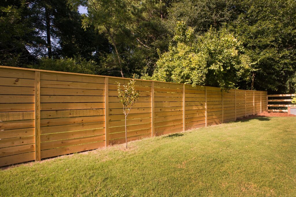 Horizontal privacy fence-3SM