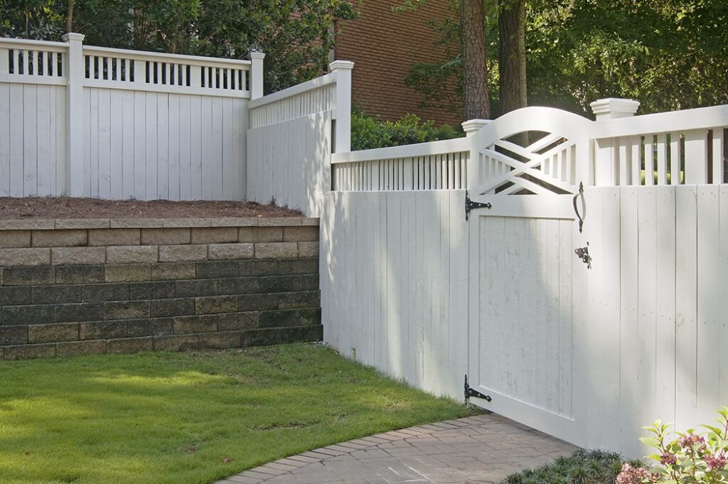 Privacy fence and gate_1_sm