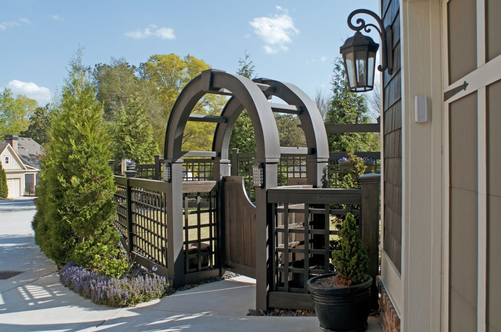 Modern Arched Gate side view