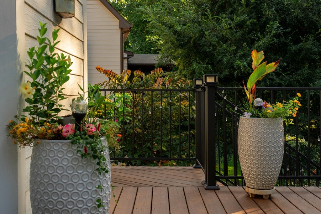 corner of deck with metal railing