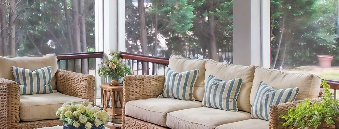 Back Screened Porch Décor to Wow Yourself and Guests All Year Long