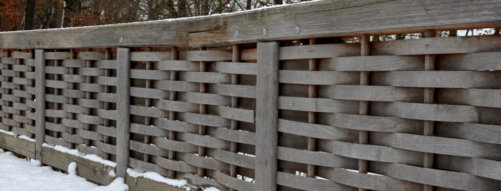 Winter is the Perfect Time for Installing a Wood Privacy Fence